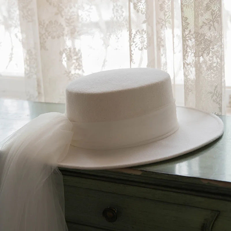 High-End Elegant Retro French Wool Top Hat – White Headdress for Weddings, Travel Photography & Special Occasions