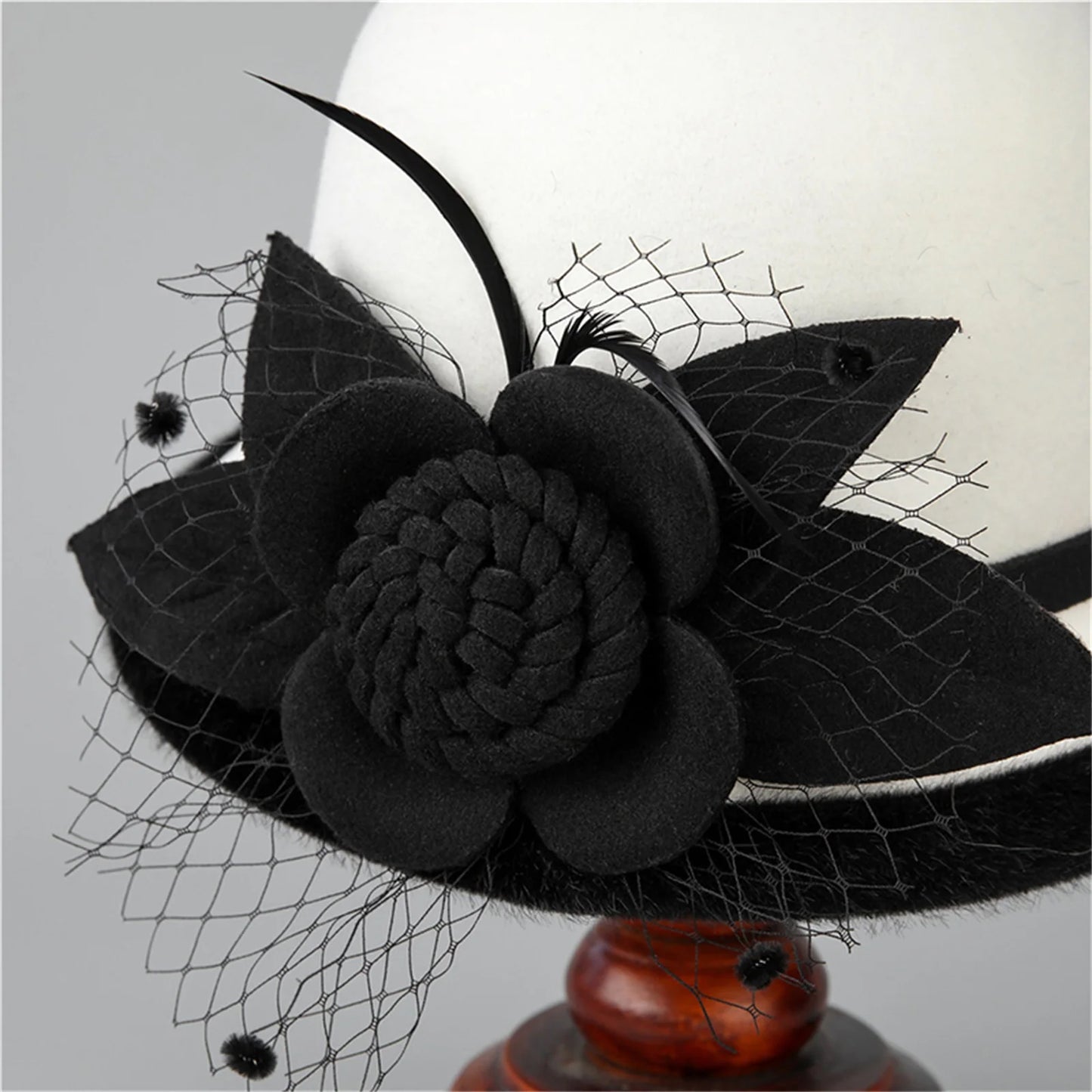 Women’s Wide Brim Bowler Hat – Vintage Church Hat with Mesh & Flowers, Elegant Accessory for Fancy Dress & Costumes