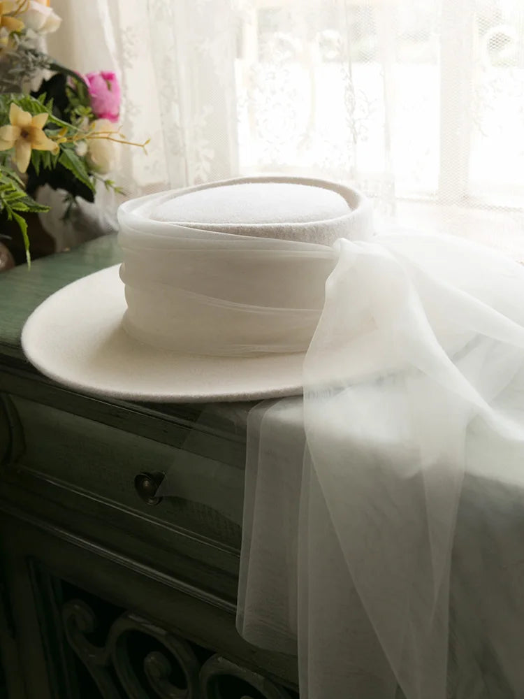 High-End Elegant Retro French Wool Top Hat – White Headdress for Weddings, Travel Photography & Special Occasions