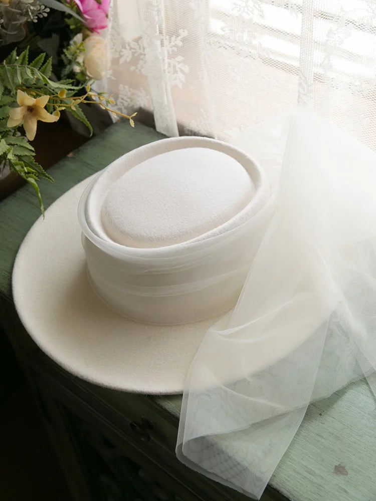 High-End Elegant Retro French Wool Top Hat – White Headdress for Weddings, Travel Photography & Special Occasions