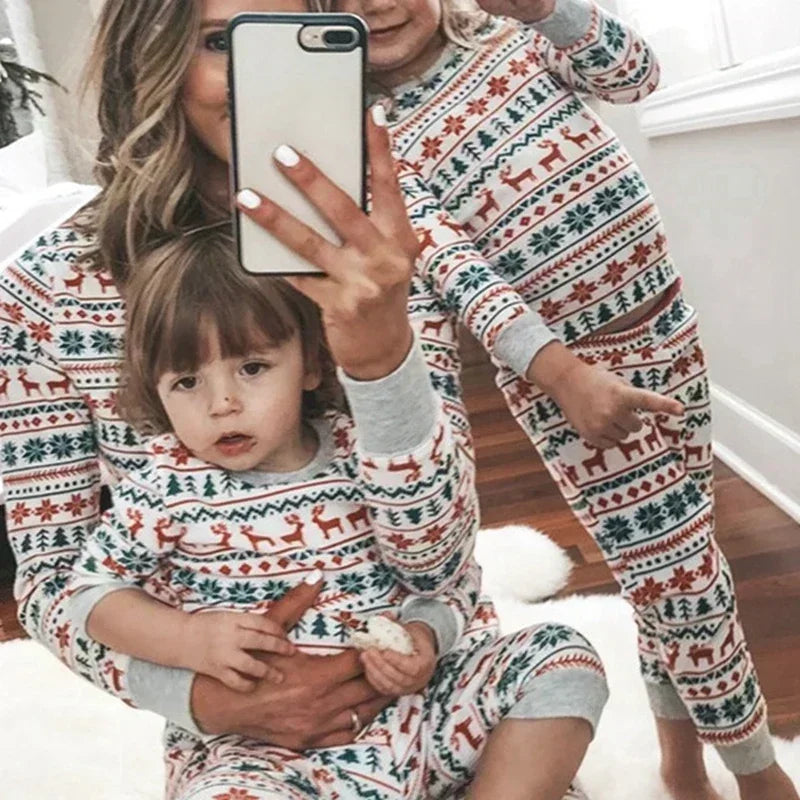 2025 Christmas Family Matching Pajamas β Elk Print Sleepwear Set for Mom, Dad, Kids & Baby, Holiday PJs & Xmas Gift