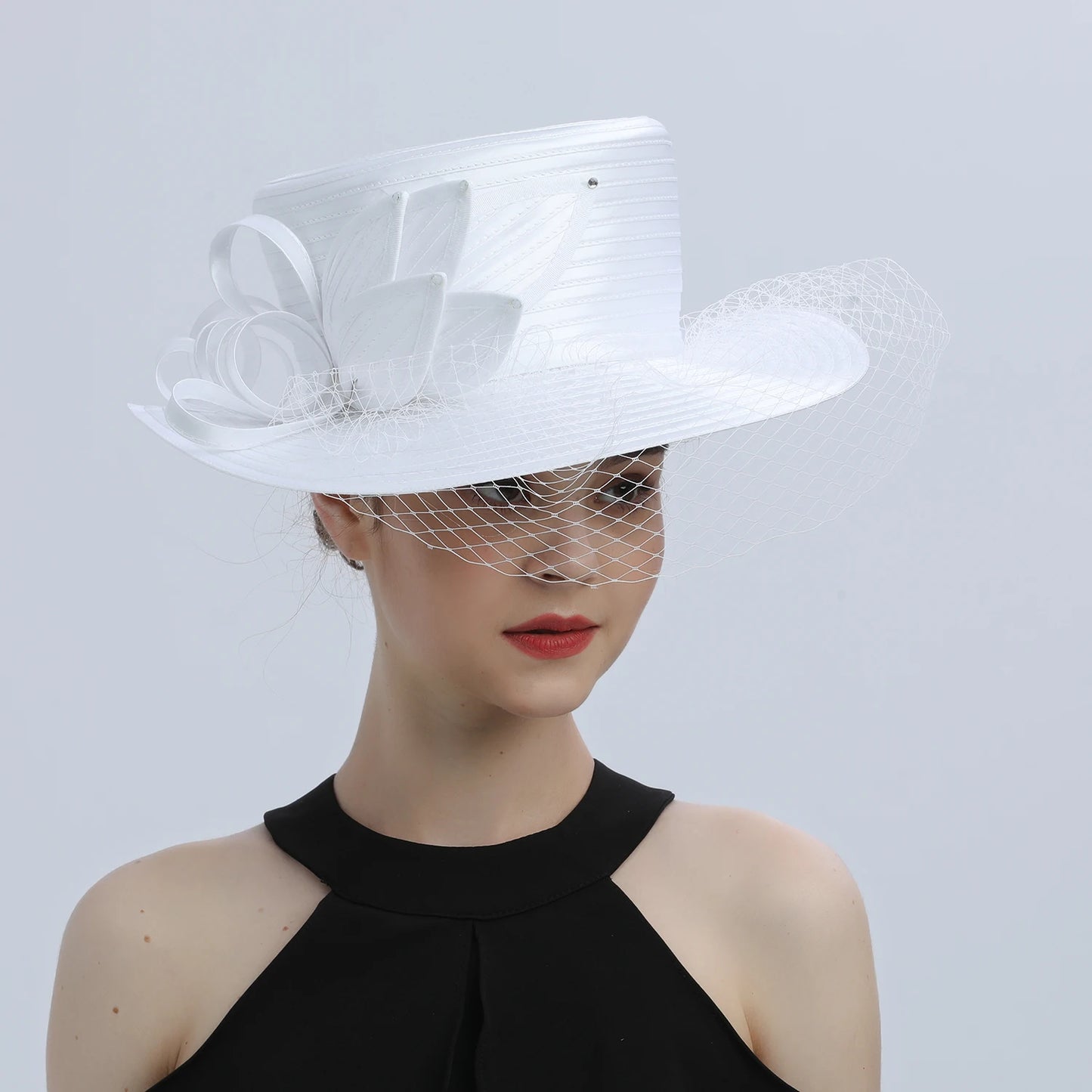 Deluxe White Church Hat β Elegant Satin Party & Banquet Hat with Chains & Flowers, Perfect for Formal Events & Photography