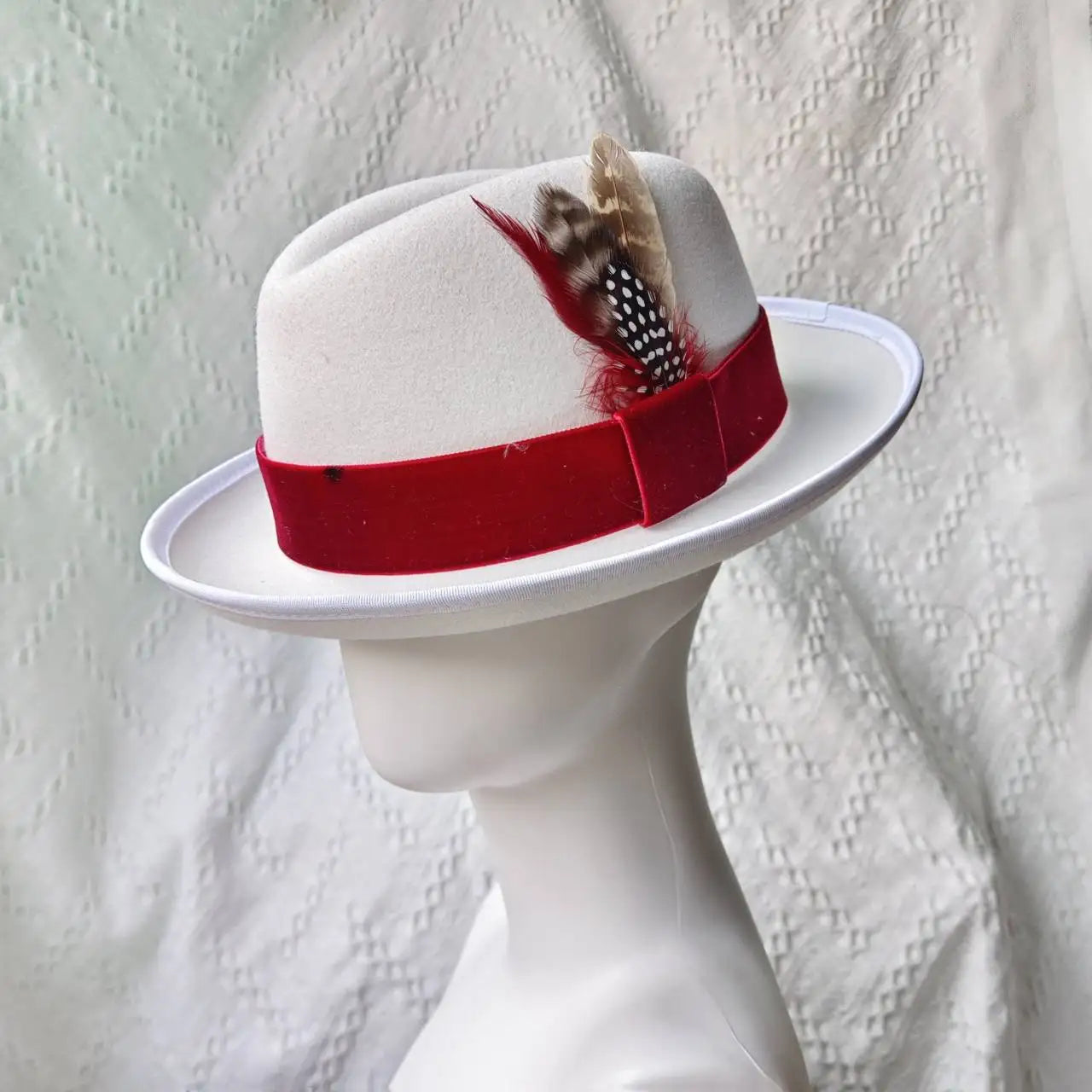 Men’s European & American Fedora – Small Top Winter Hat in Thickened Golden Velvet with Feather, Flipped Brim “Hamburger” Style