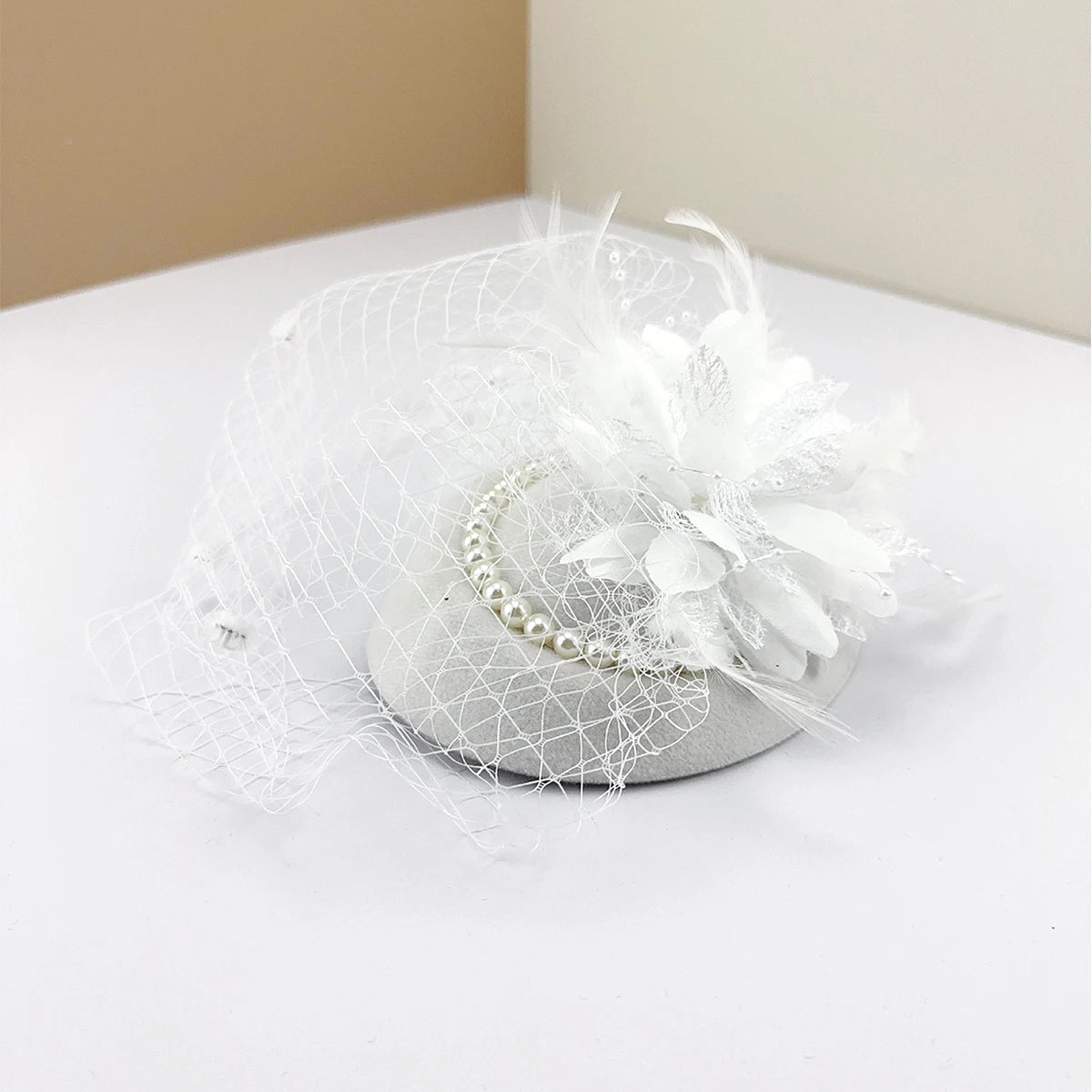 Women’s Retro French Top Hat – Elegant Mesh Fascinator Headdress for Evening Parties, Weddings & Social Events