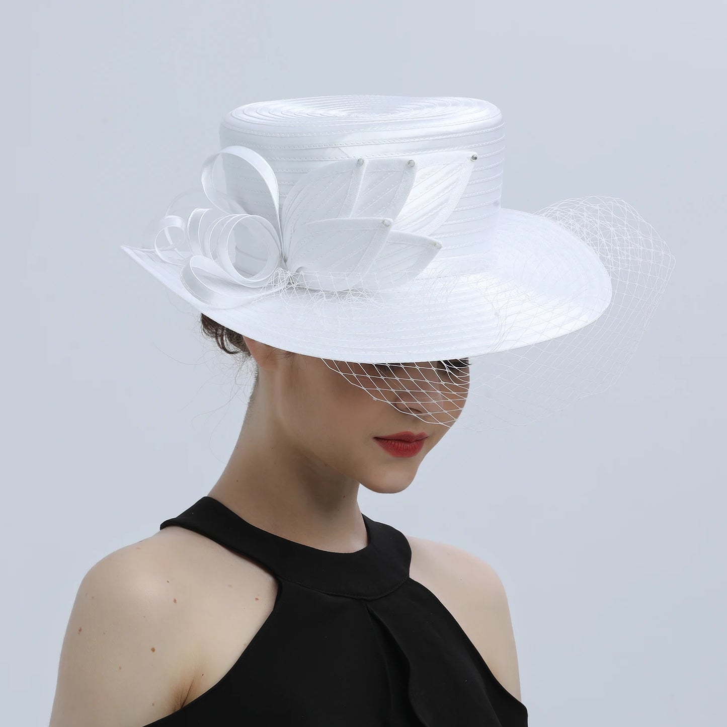 Deluxe White Church Hat β Elegant Satin Party & Banquet Hat with Chains & Flowers, Perfect for Formal Events & Photography