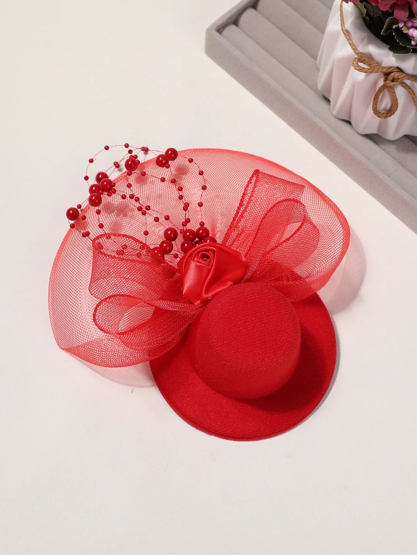 Mini Vintage Top Hat Fascinator – Cute Mesh Headdress for Women & Girls, Stage, Birthday, Tea Party & Photo Shoot