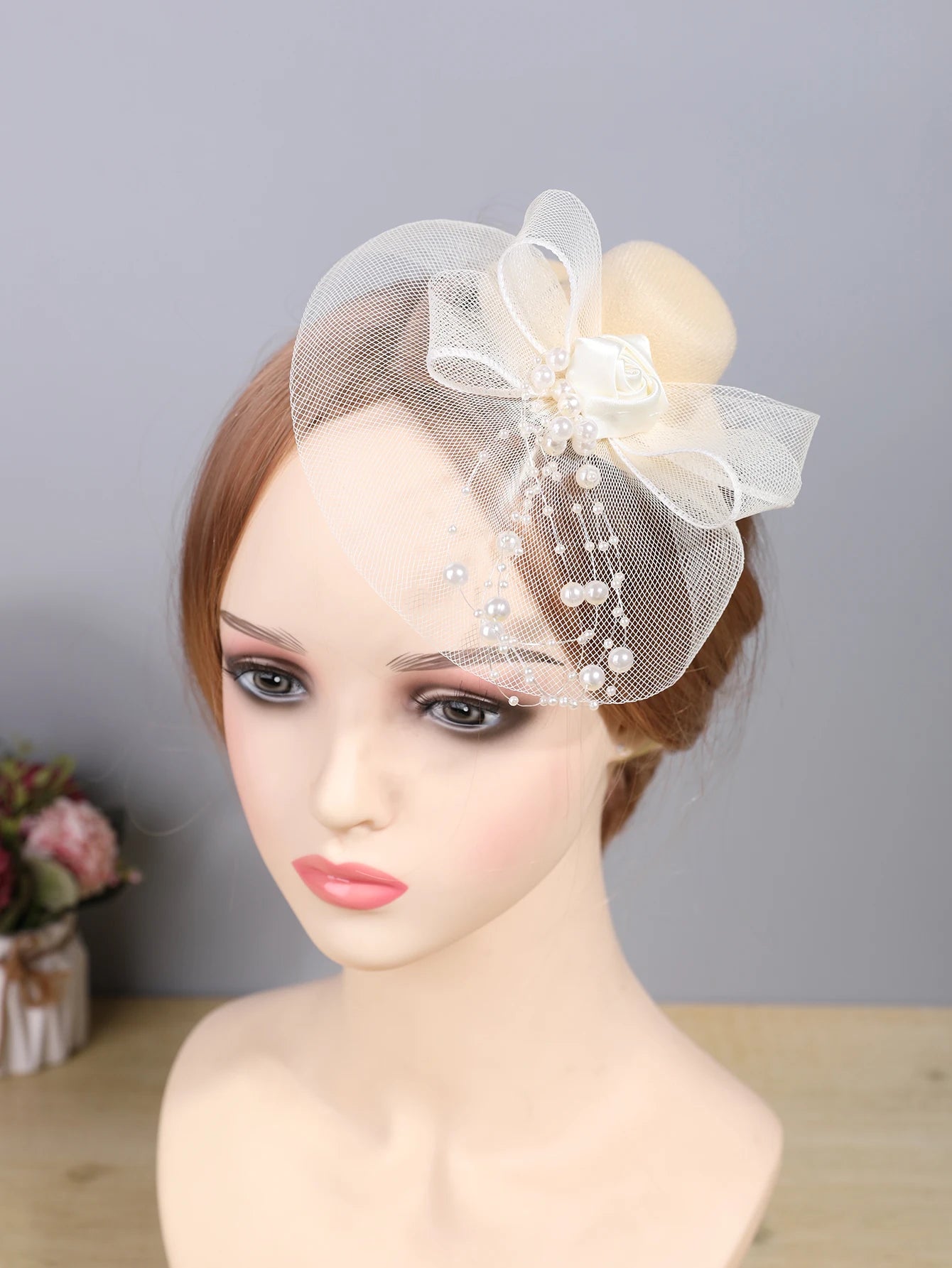 Mini Vintage Top Hat Fascinator – Cute Mesh Headdress for Women & Girls, Stage, Birthday, Tea Party & Photo Shoot