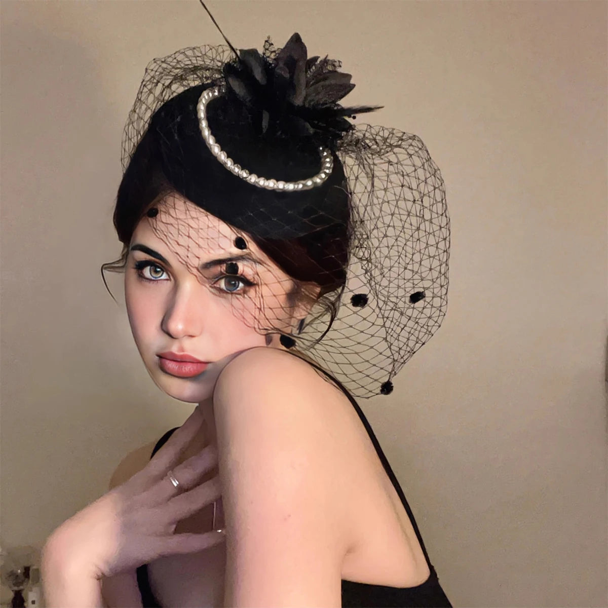 Women’s Retro French Top Hat – Elegant Mesh Fascinator Headdress for Evening Parties, Weddings & Social Events