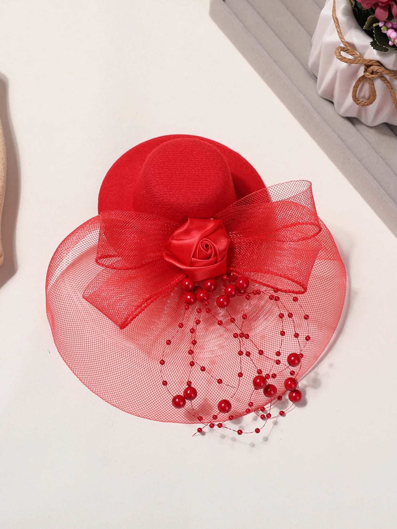 Mini Vintage Top Hat Fascinator – Cute Mesh Headdress for Women & Girls, Stage, Birthday, Tea Party & Photo Shoot